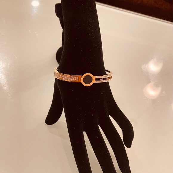 18k Gold-PlatedElegant Gold and Black Bracelet. Water Resistant/Non Tarnished - Picture 5 of 6